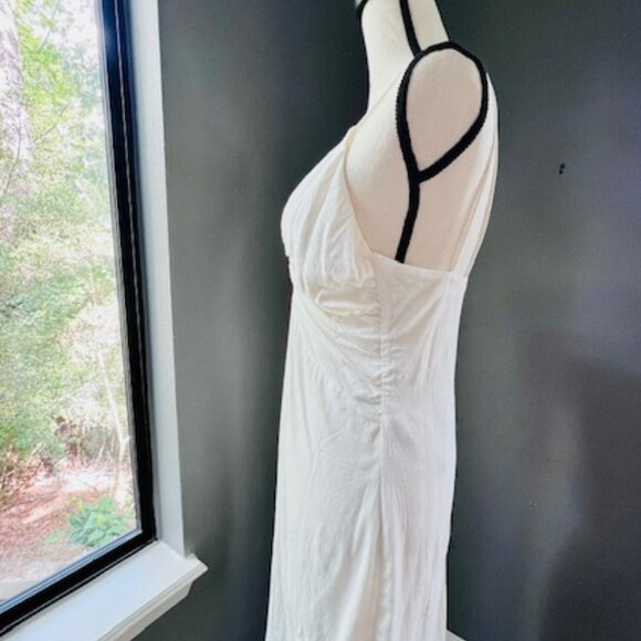 NWT H&M Cream V neck Keyhole Dress Size Medium - Picture 4 of 9